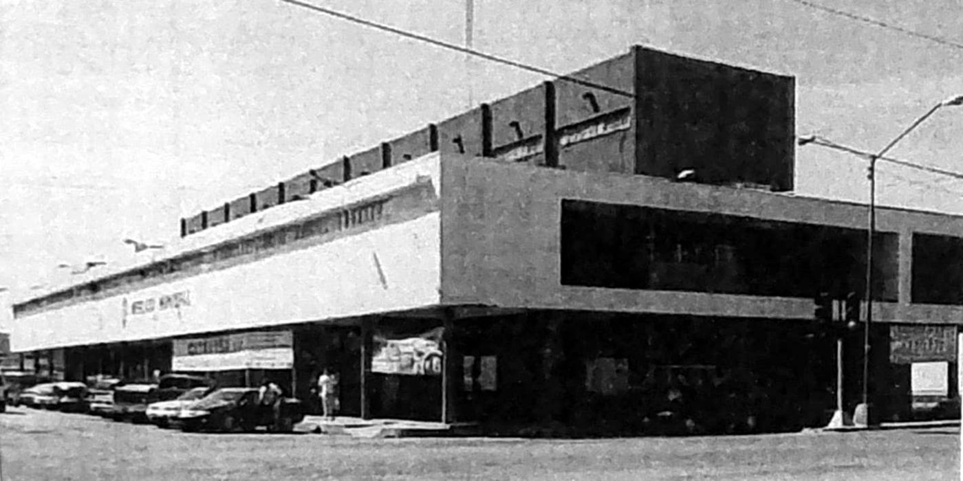 Segundo mercado, de dos plantas, fotografiado en 1980